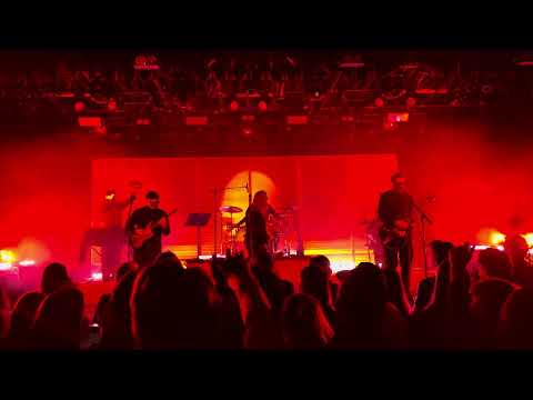 LEISURE "Slipping Away" live