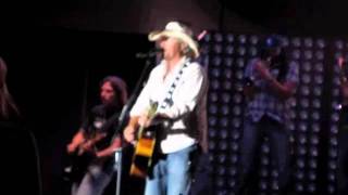 Toby Keith - Get Drunk And Be Somebody (Cavendish, PEI)