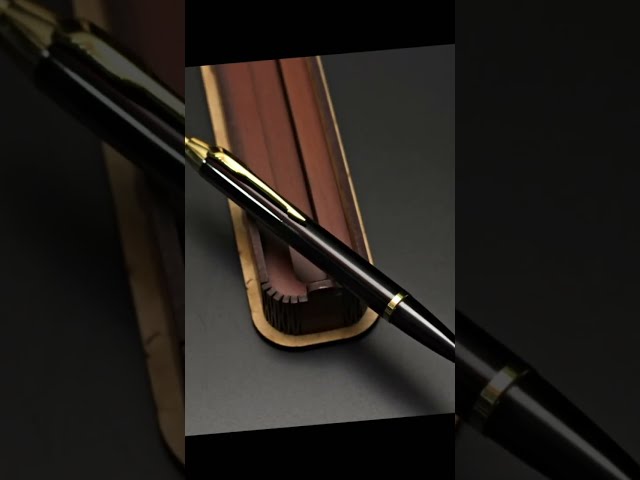 Vídeo relacionado con BENECREAT 3 Caja de Regalo para Bolígrafo Largo de Cuero PU,Almacenamiento para Bolígrafos de 6.8x17.5x3.8cm En Color Marrón, Estuche Vacío con Cojín para Envolver Regalos, Oficina Escuela Negocios