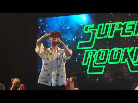 물 맞고 털어내는 김하온ㅋㅋㅋ넘 귀여워ㅠㅠ