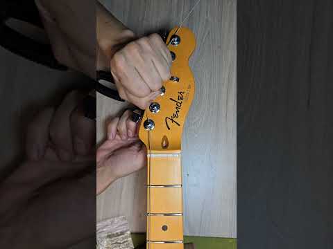 A Quick Rundown on Locking Tuners (@TryingtoGuitar)