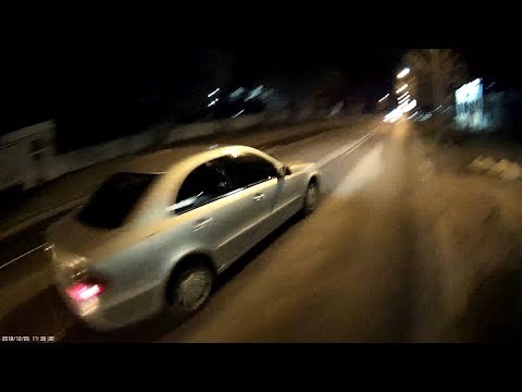 Én persze továbbra is kapom a dudálást - And of course I'm beeped at again