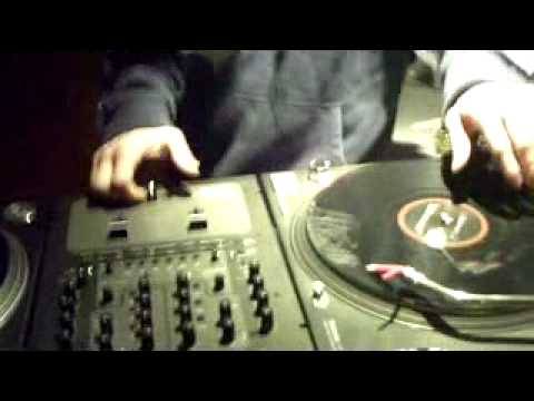 FUMULUBUDU VS DJ NUX - Pousse le bouchon