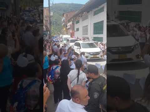 llegada de los Despojos mortales de Monseñor Ernesto Gómez a Ituango Antioquia