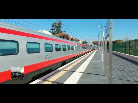 freccia Rossa 1000 etr 400.040 8418 Reggio Calabria-Venezia Santa L. che s'incrocia con il FA 8863