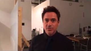 Robert Downey Jr-Grooving