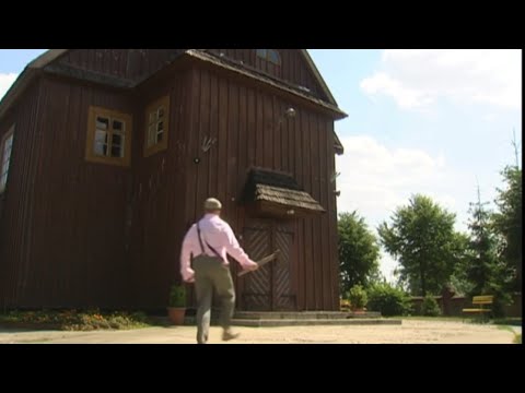 Ranczo, wójt z siekierą pod kościołem