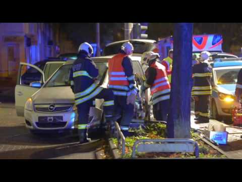 Fünf Verletzte bei Unfall PKW - Straßenbahn