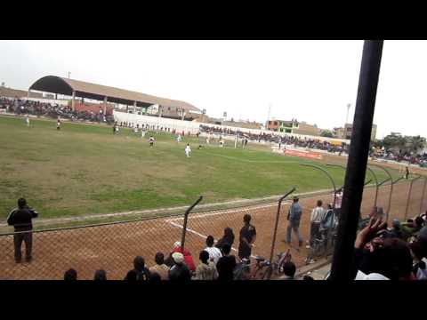 SCLB CUH UNION HUARAL VS ANSELMO BAZALAR LA HINCHADA JUGO SU PARTIDO APARTE.MOV