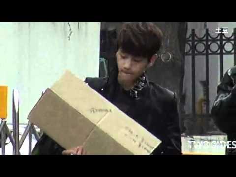 [120413] Baekhyun going to KBS music bank (fancam)
