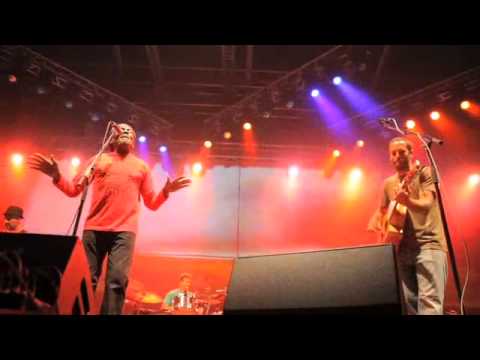 "The Harder They Come" (Live) - Jack Johnson with Jimmy Cliff