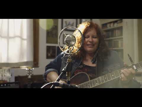 Suzie Vinnick - Lean Into The light