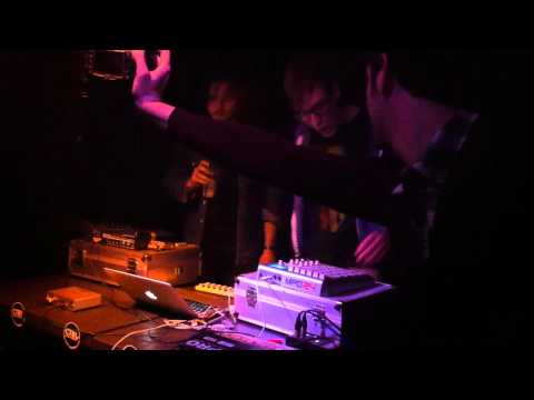TAVRVS live @CTRL Lose Control - Mads 16.12.2010 (II)