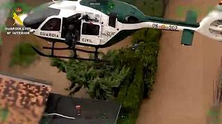 Spanien: Guardia Civil rettet Familie und Hunde aus Flut in Oliva