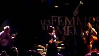 Sarah Blasko - Lost &amp; Defeated (live in Paris, 4/12)