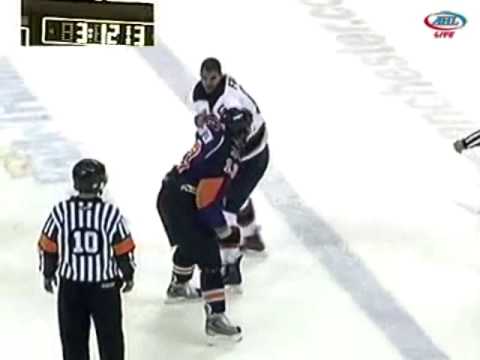 Josh Gratton vs Mark Fraser