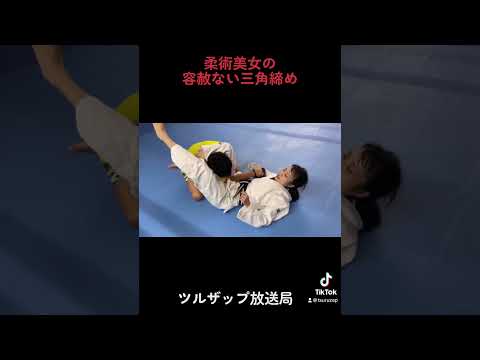 柔術美女の容赦ない三角締めに、、