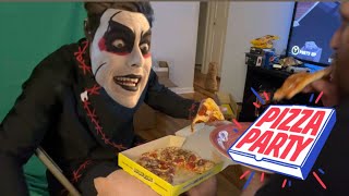 Pantless Danhausen eats Hungry Howies pizza 
