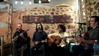 Nikos Gyras sings "O dromos einai dromos"