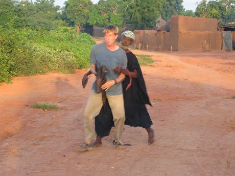 FILM "LE FOU DU VILLAGE" OU "FATÔBOUGOU"