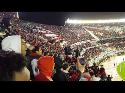 River Plate - Mira que distintos somos