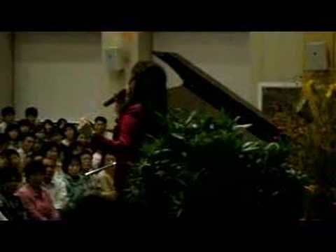 No Sa-Yeon is singing at Podowon church