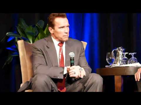 Arnold Schwarzenegger on Danny DeVito