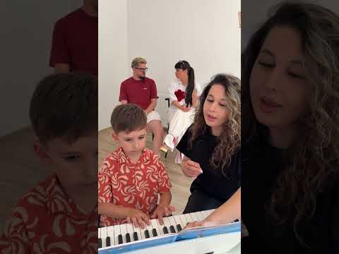 Cine a cântat mai bine? 🤣🤣🤣 #music #family #love