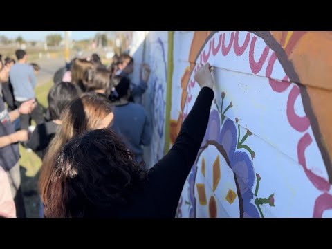 Infancias y adolescencias llenaron de color el ingreso sur a Canelones junto a Agó Páez Vilaró
