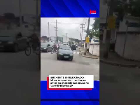 ENCHENTE EM ELDORADO: Moradores retiram pertences antes da chegada das águas no Vale do Ribeira-SP