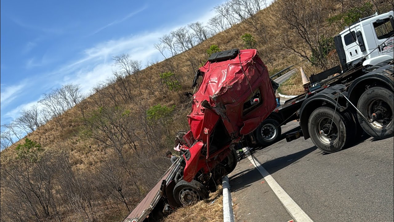 Retirando o Caminhão do local do Acidente 😔 #vidadeumrodoviario