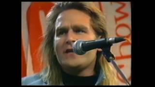 The Alarm - Love Don&#39;t Come Easy (James Whale Show 1989)