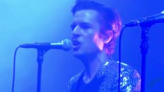 BRANDON FLOWERS ft. CHRISSIE HYNDE - BETWEEN ME AND YOU