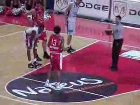 26 01-12-07 Antwerp-BCO - Chris Mc Cray met vrijworpen.mpg