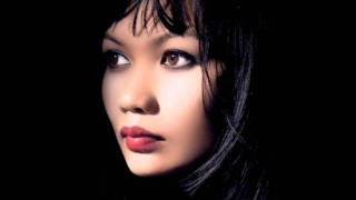 Bic Runga - Listening For The Weather