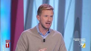 Torre del Lago Puccini, una persona barricata in strada esplode colpi di pistola dalla finestra