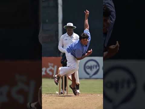 Goundamani and Senthil playing cricket
