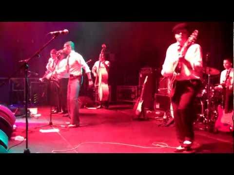 Si Cranstoun (Live) - 'Reet Petite' at Americana 8 July 2011