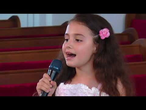 Stau și privesc cerul minunat – Bordea Evelyn