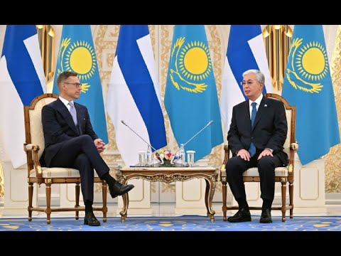 Жалаңаш теледидар жөндеушімен кездесті Жалаңаш теледидар жөндеушімен кездесті