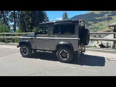 LAND ROVER Defender 90 2.2 TD4 Station Wagon Adventure-video-19