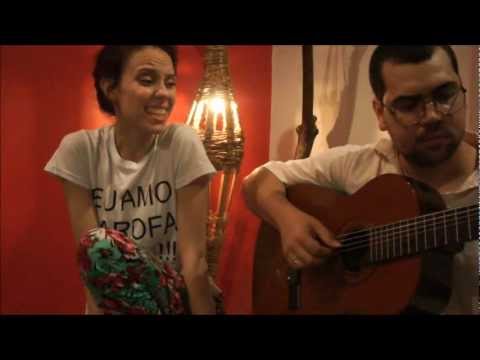 Lorena Ly - No cantinho ( Essa Pequena - Chico Buarque )