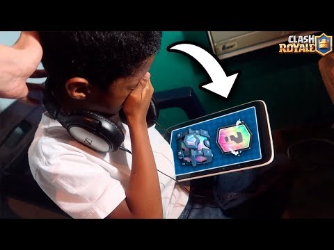 ТОП УЛЕТНЫХ РЕАКЦИЙ НА ВЫПАДЕНИЕ ПЕРВОЙ В ЖИЗНИ ЛЕГЕНДАРКИ В CLASH ROYALE