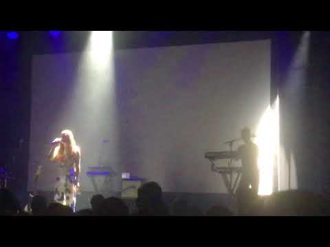 Maggie Rogers covers Here's Where the Story Ends (by The Sundays) 8/17 at Brooklyn Steel