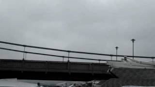 preview picture of video 'Passau Hochwasser- ship under bridge!'