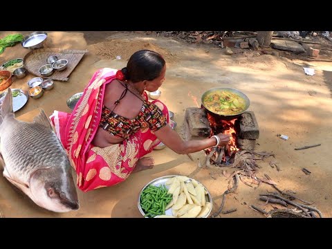 ROHU FISH curry with fresh vegetables cooking and eating by santali tribe women||rural India