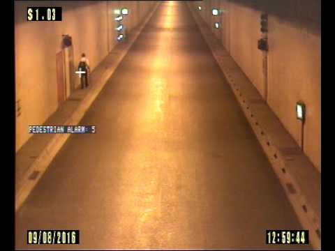 Pešec v predoru Šentvid 4