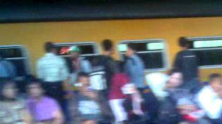 KA Kutojaya di jatinegara.3gp