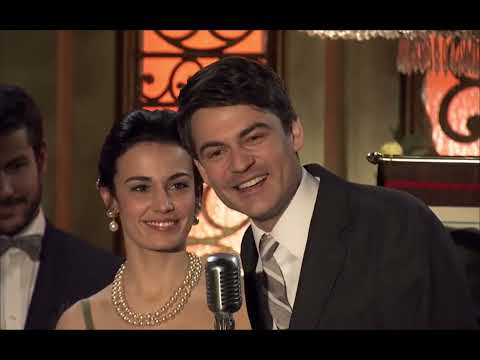 Amar C582 - Laura hace su presentación en el Café Reyes