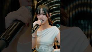 Download lagu Ini bukan cerita cinta satu atau dua Yang membuat aku harus bingung LEONA ZHEN - BUKAN CINTA 1 / 2 mp3